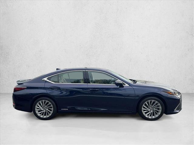 Used 2019 Lexus ES 300h w/ Accessory Package 2 FWD image 4