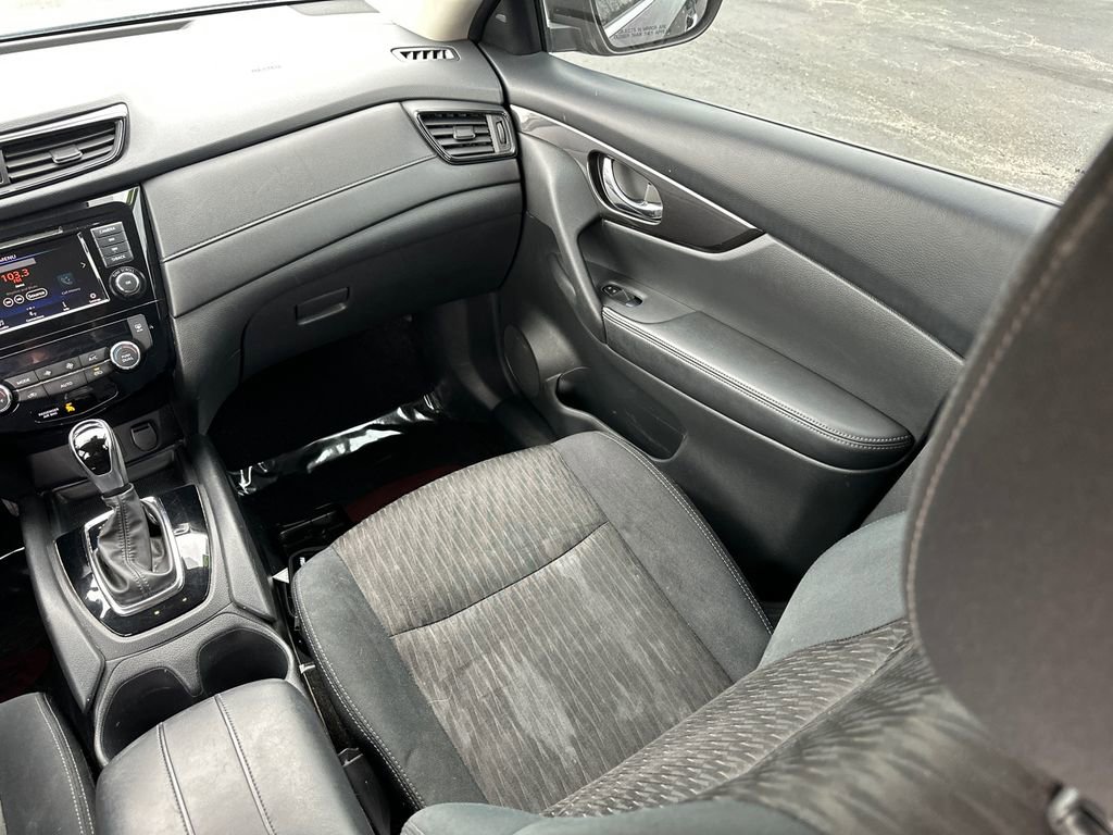 Used 2019 Nissan Rogue SV image 17