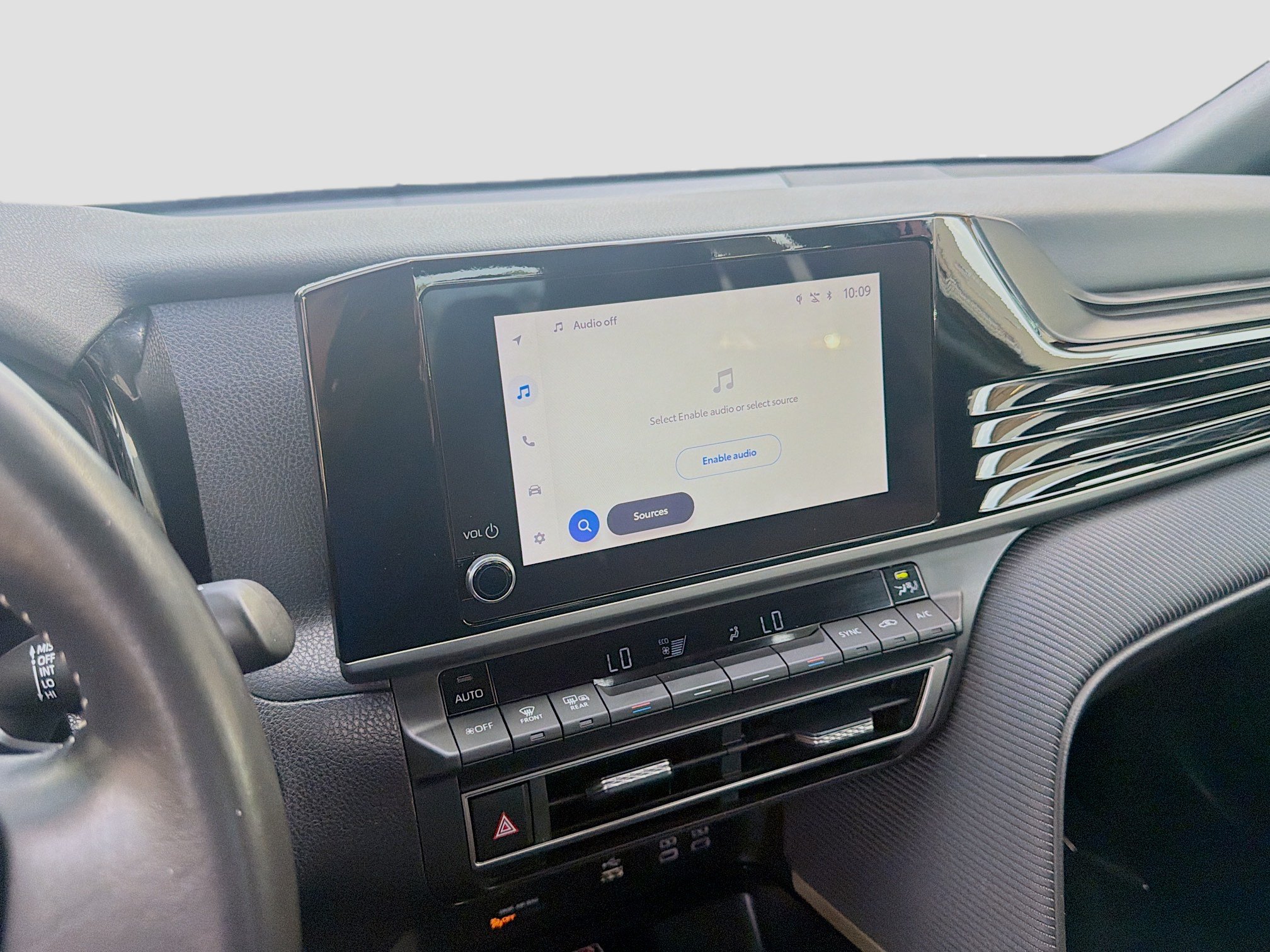 Used 2025 Toyota Camry SE FWD image 12