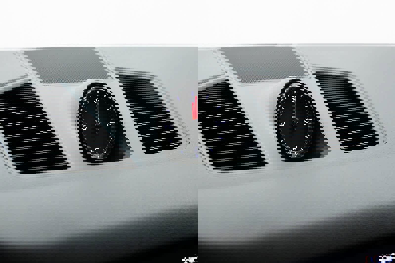 Certified 2023 Porsche Cayenne Platinum Edition image 25