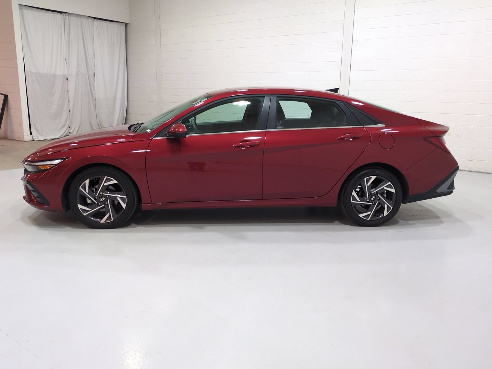 Certified 2024 Hyundai Elantra SEL w/ Convenience Package FWD image 6