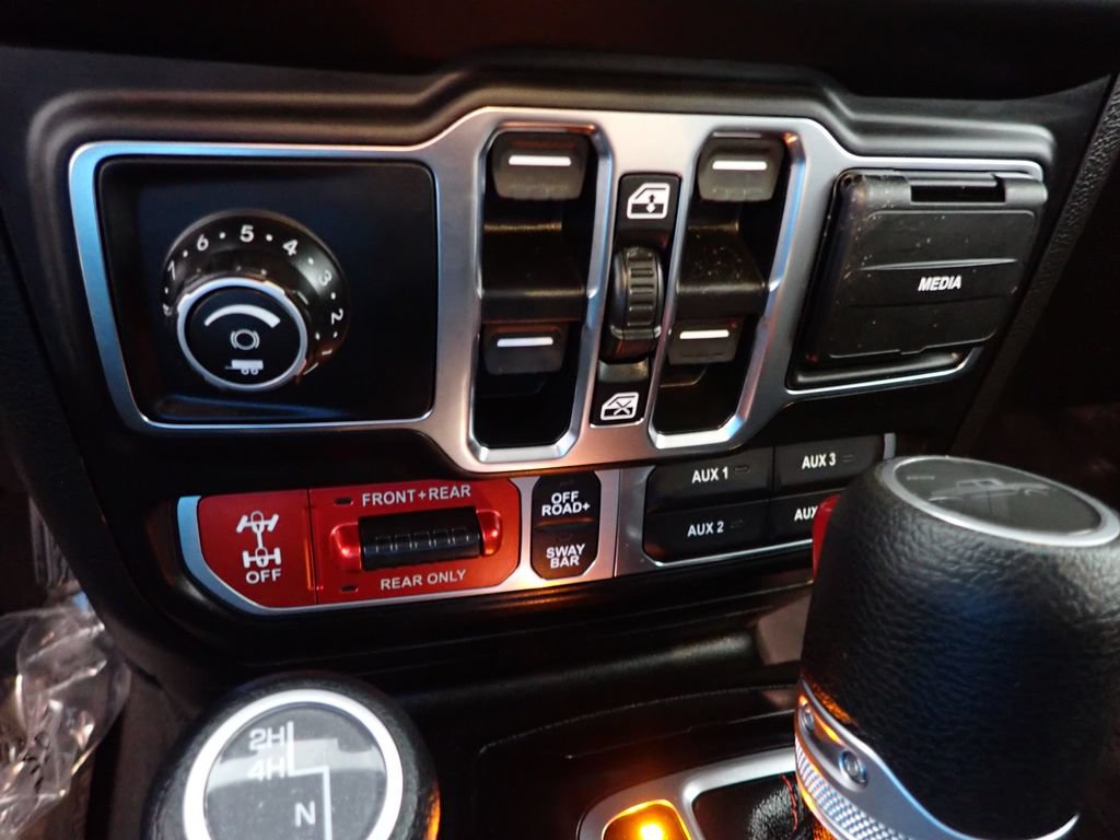 Used 2020 Jeep Gladiator Rubicon AWD/4WD image 7