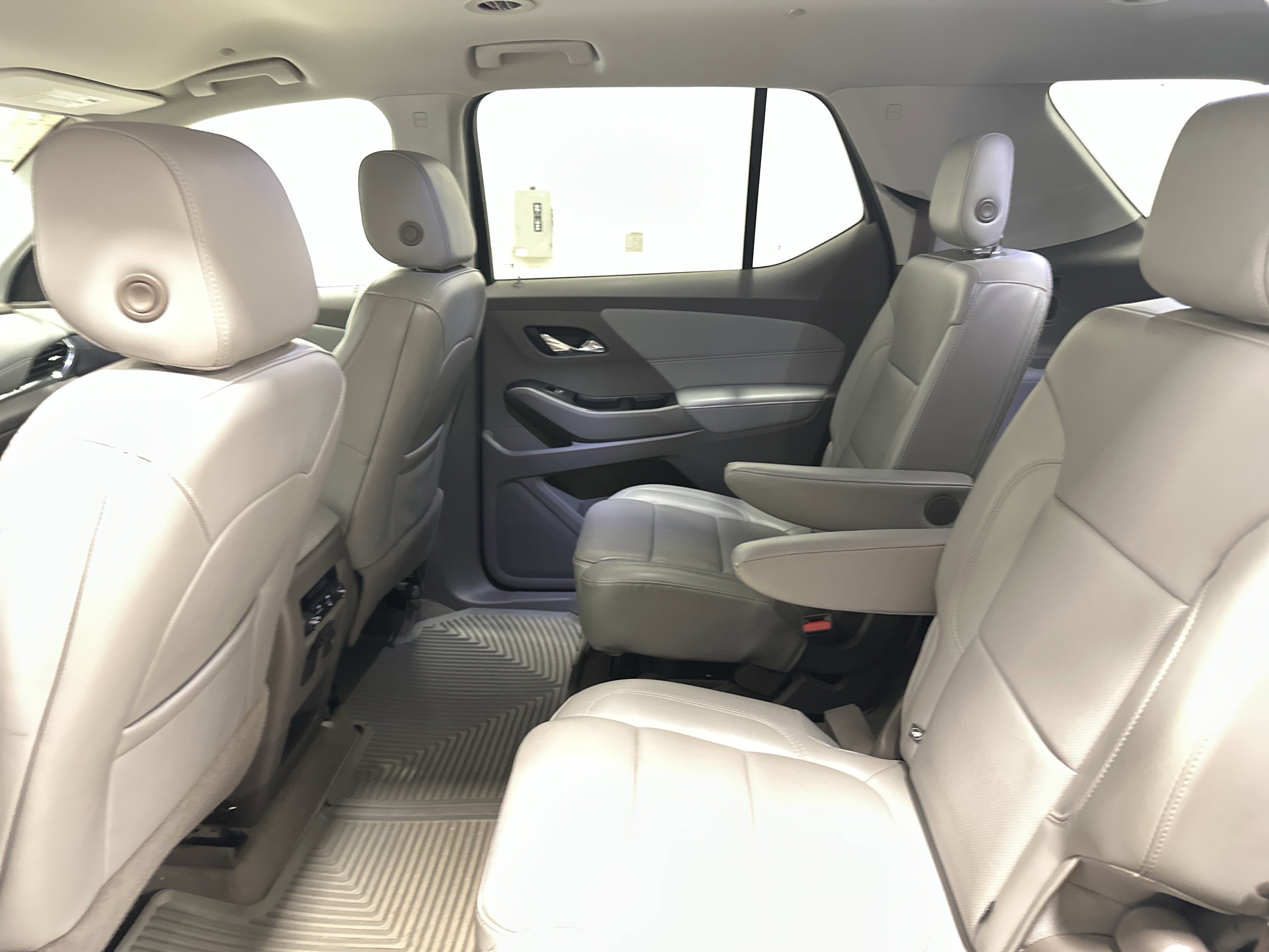 Used 2018 Chevrolet Traverse Premier FWD image 32