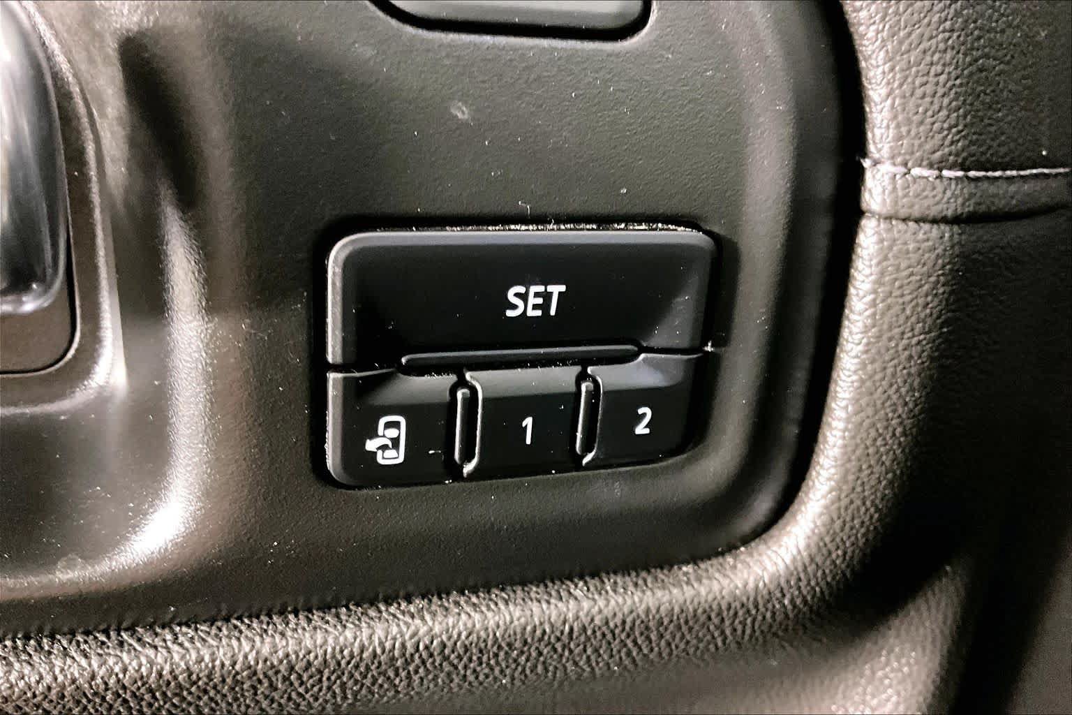 Used 2020 GMC Sierra 1500 SLT AWD/4WD image 32