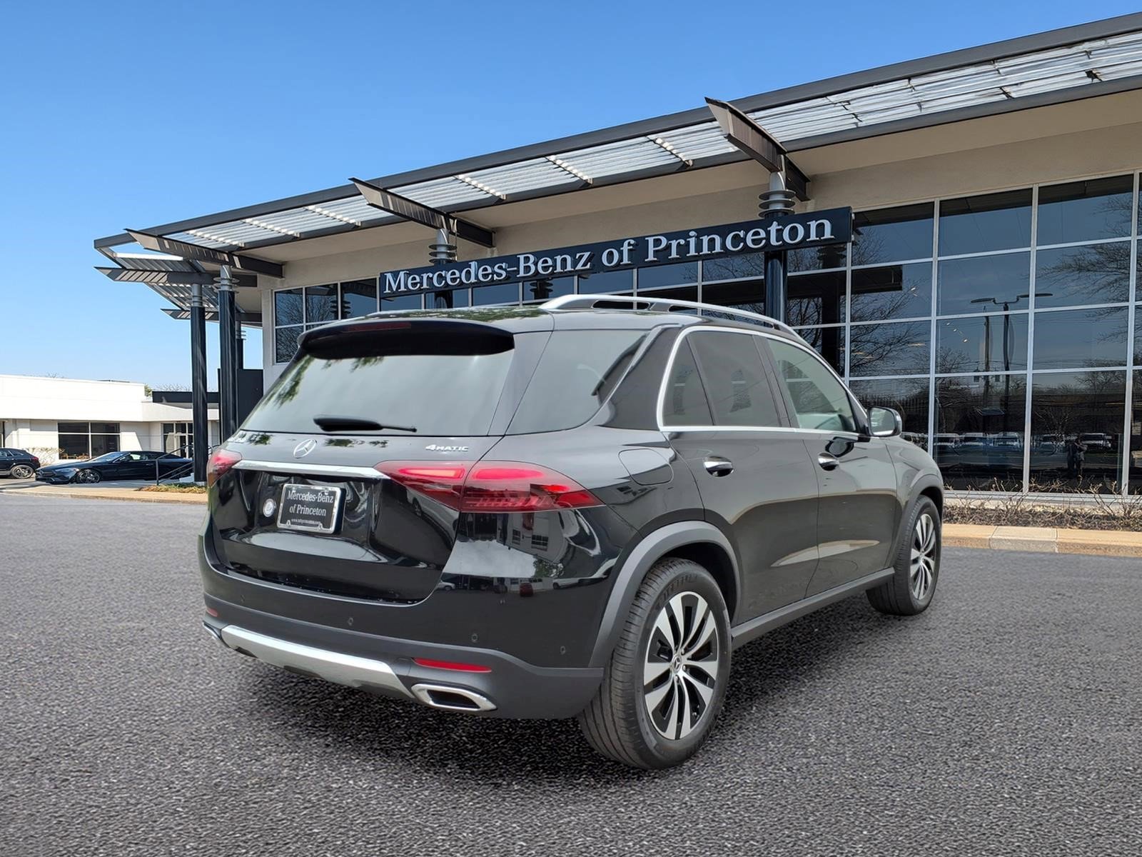 Certified 2025 Mercedes-Benz GLE 350 4MATIC image 3