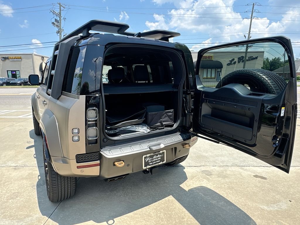 Used 2025 Land Rover Defender 110 AWD/4WD image 34