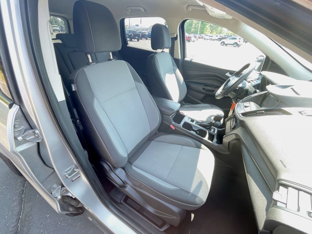 Used 2017 Ford Escape SE w/ Equipment Group 201A AWD/4WD image 19