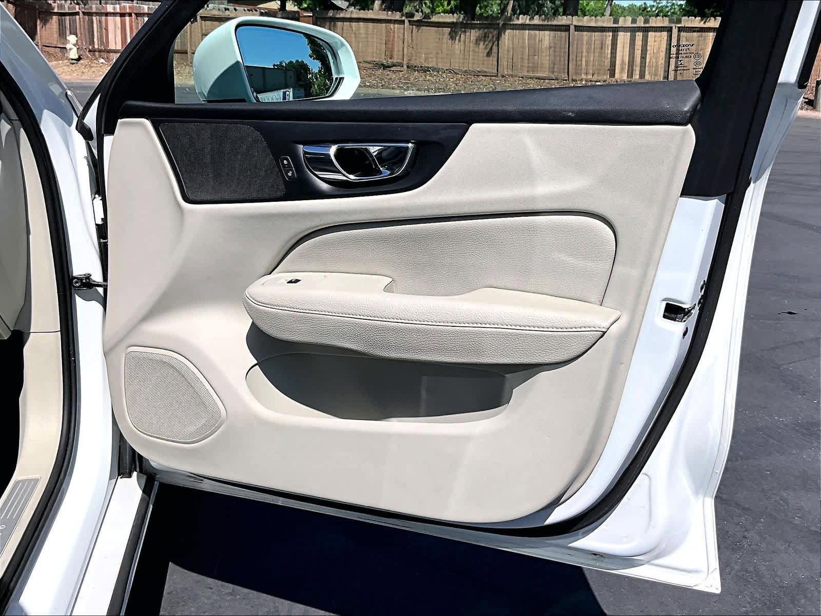 Used 2019 Volvo S60 T5 Momentum w/ Premium Package image 18