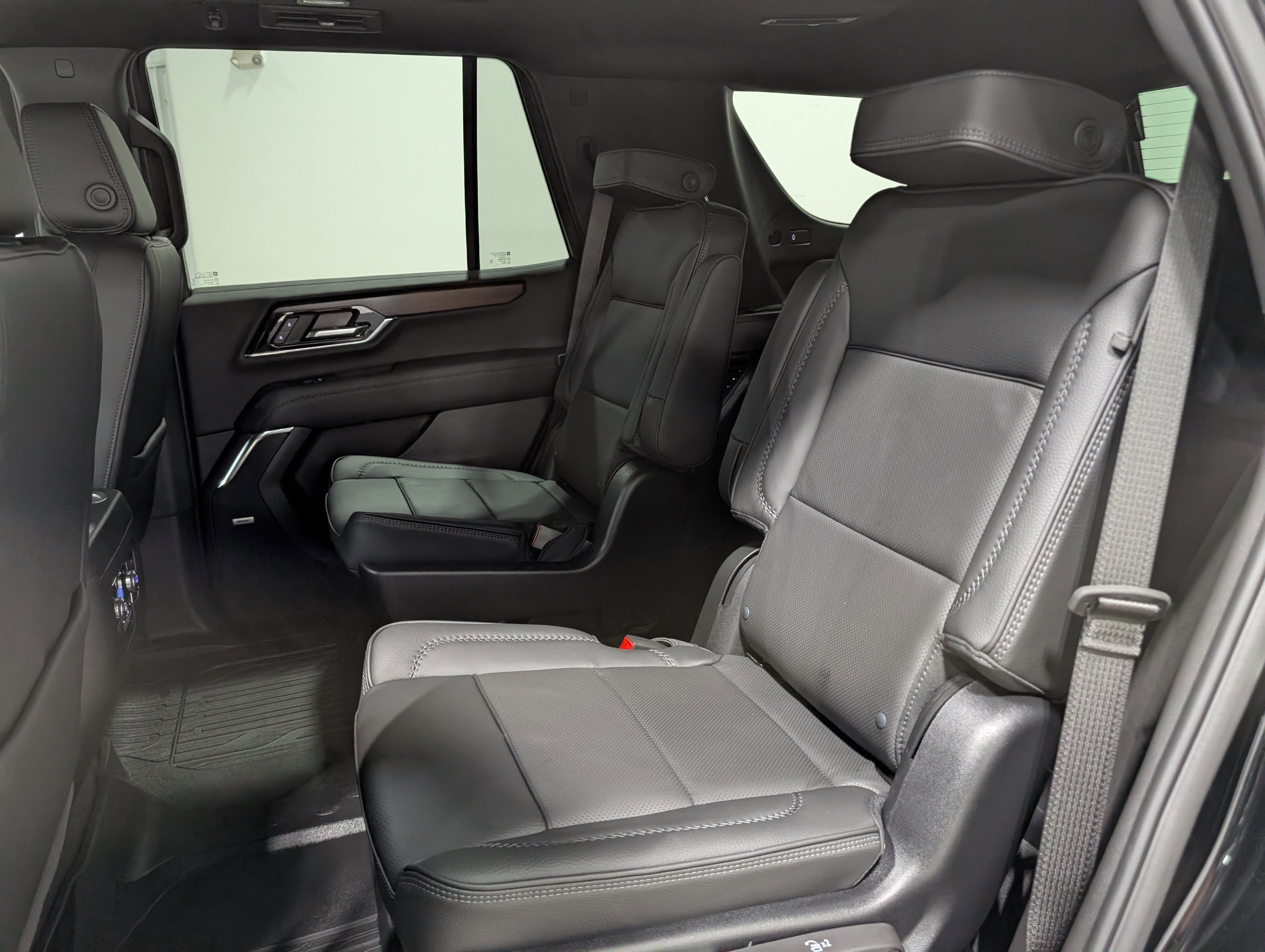 Used 2026 GMC Yukon Denali w/ Sun & Power Step Package AWD/4WD image 16