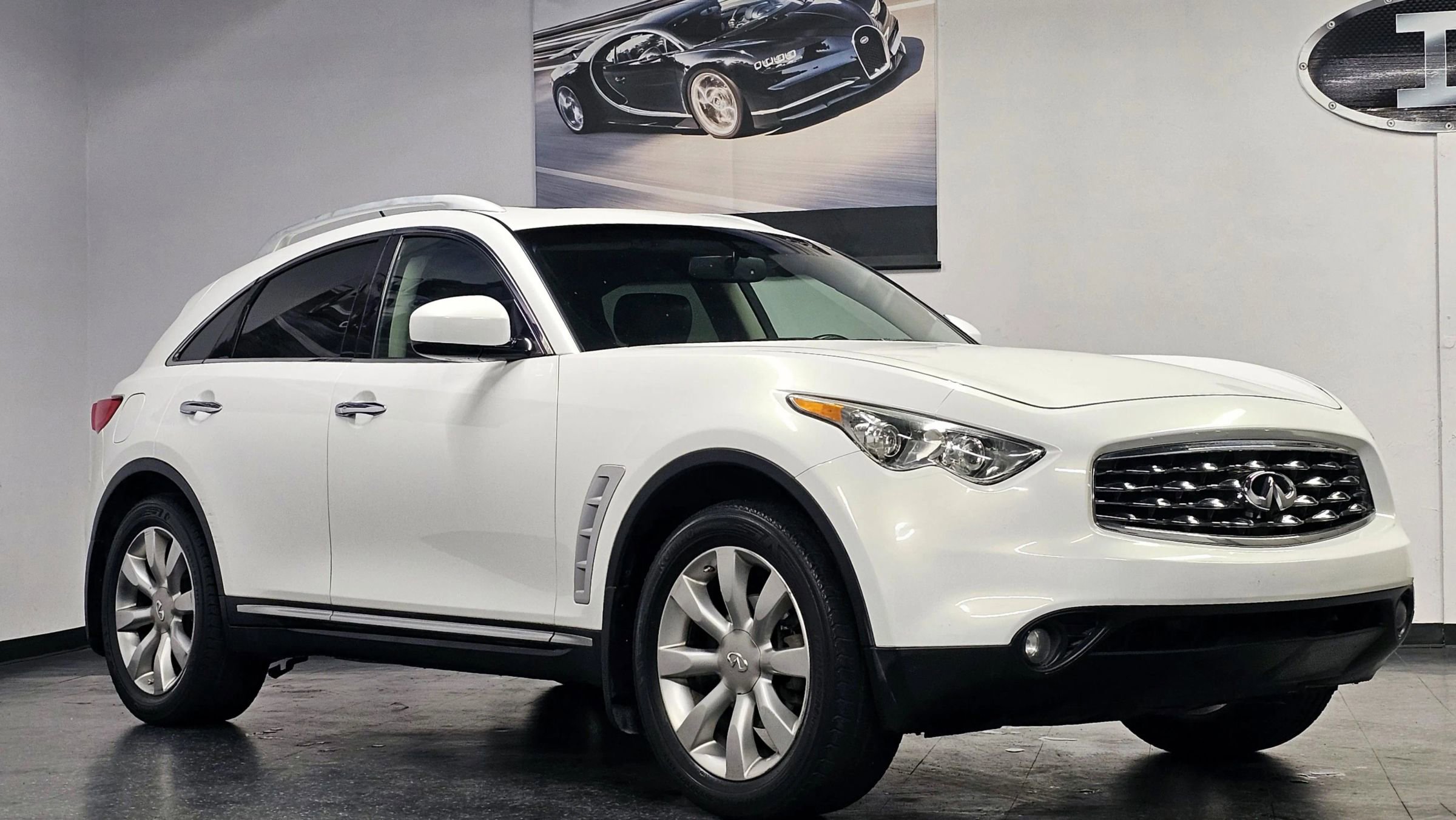 Used 2010 INFINITI FX35 AWD w/ Premium Pkg image 1