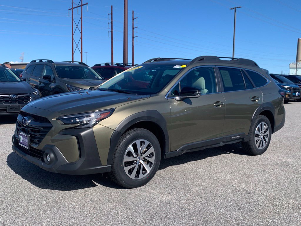 Used 2025 Subaru Outback Premium AWD/4WD image 3