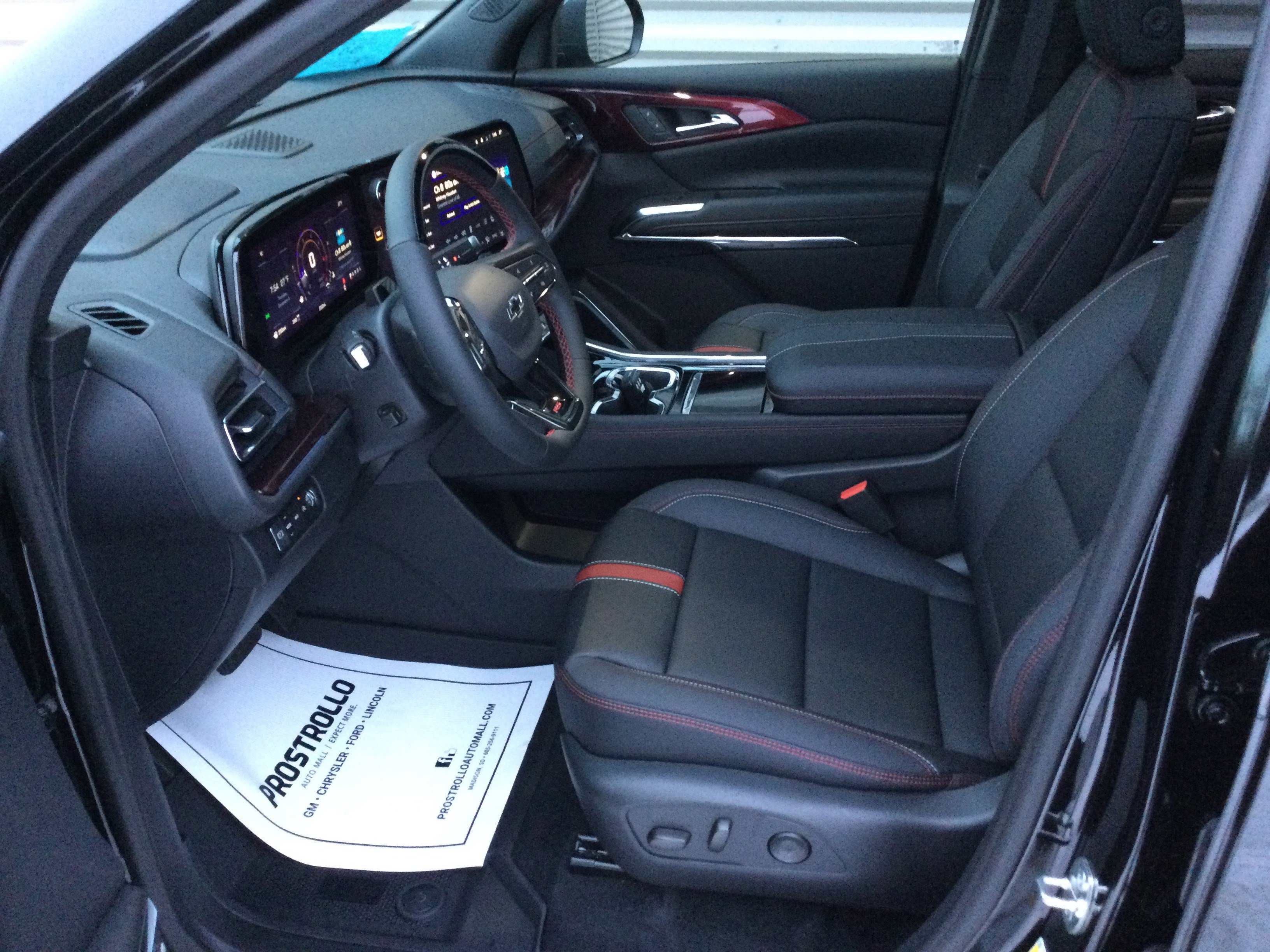 New 2026 Chevrolet Traverse RS w/ LPO, Floor Liner Package image 8