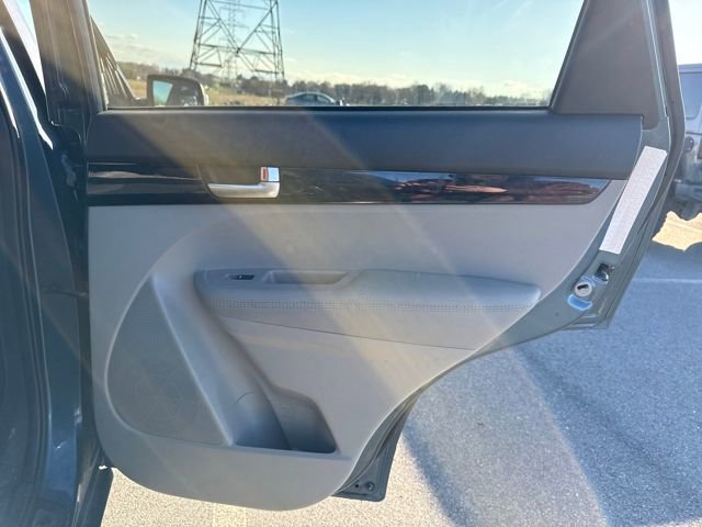 Used 2014 Kia Sorento LX image 14