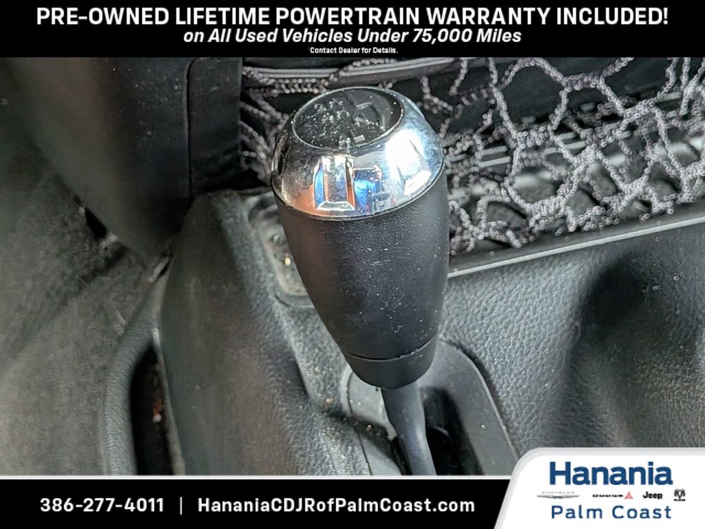 Used 2017 Jeep Wrangler Unlimited Sahara w/ Connectivity Group AWD/4WD image 23