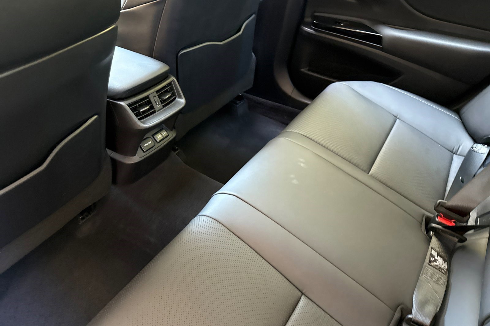 Used 2024 Lexus ES 300h w/ Premium Package image 25