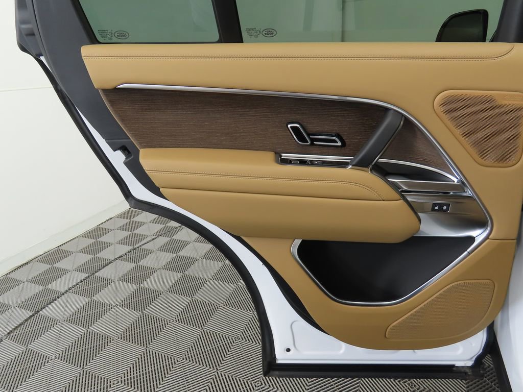 New 2025 Land Rover Range Rover SE image 26