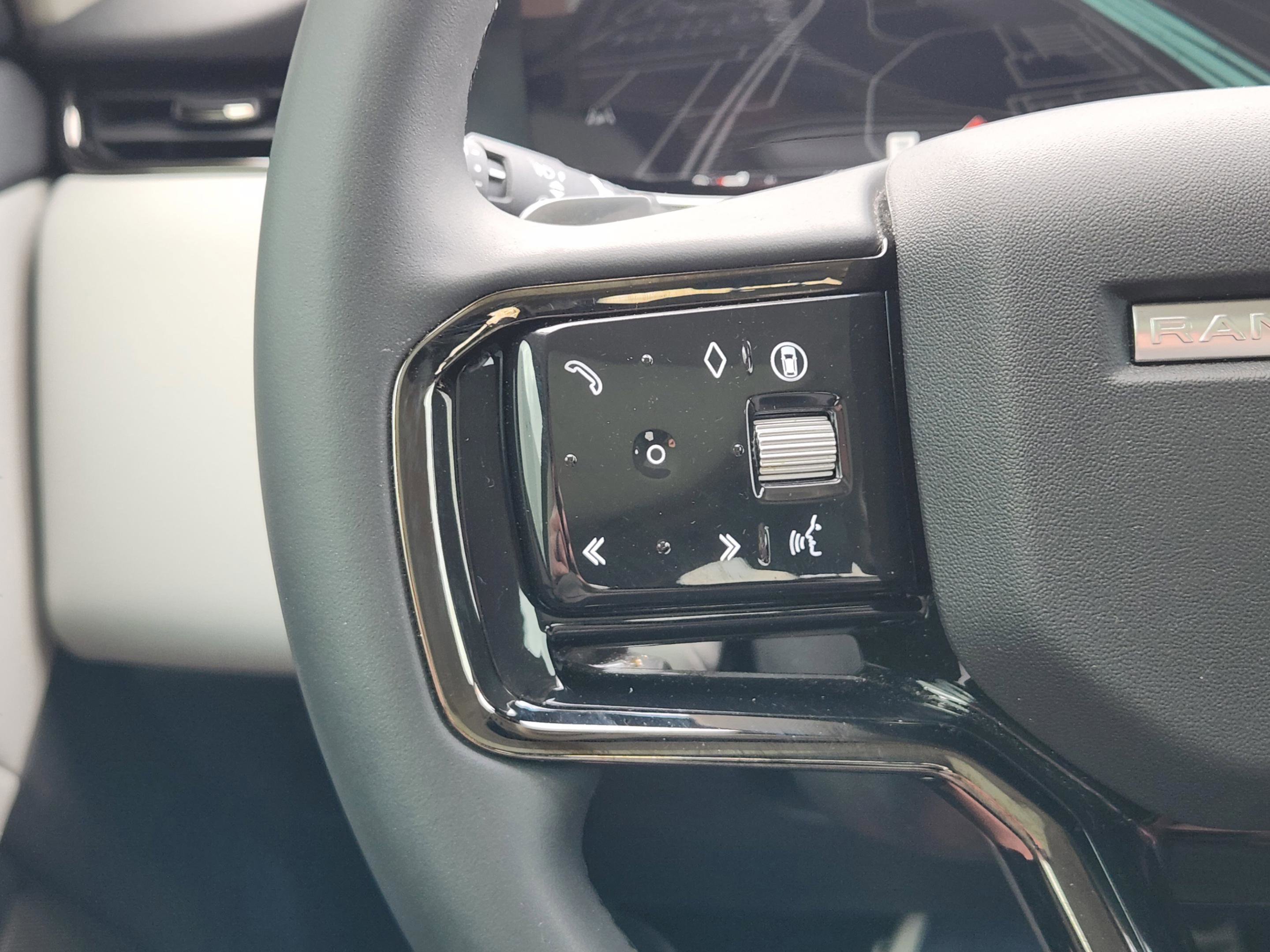 Certified 2024 Land Rover Range Rover Evoque Dynamic SE AWD/4WD image 24