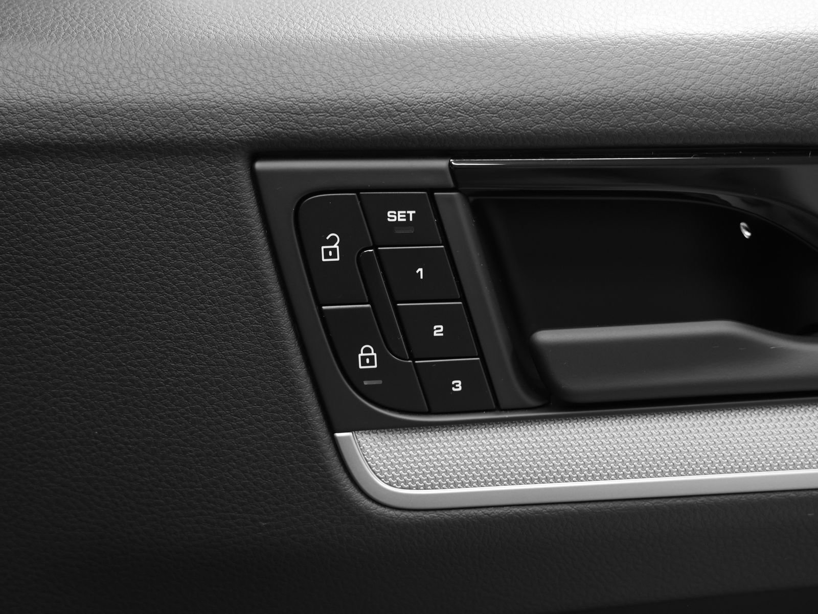 Certified 2024 Porsche Cayenne Coupe AWD/4WD image 19