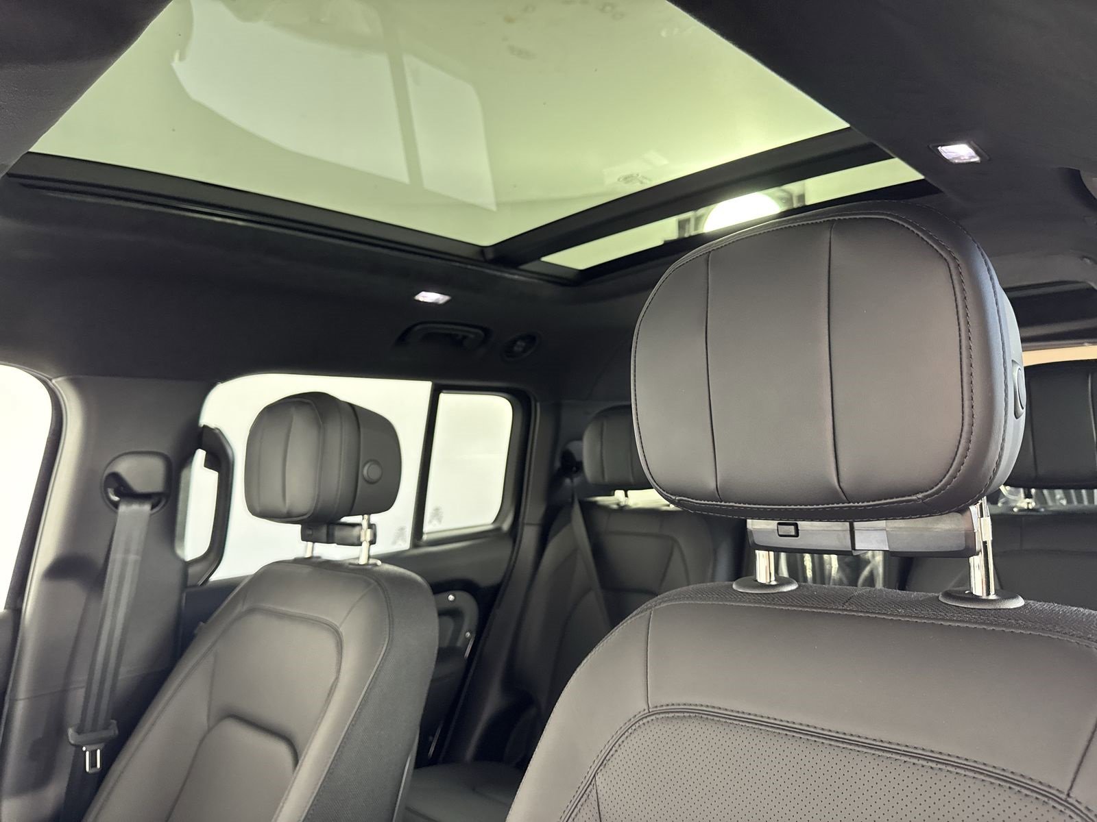 New 2025 Land Rover Defender 130 V8 image 25