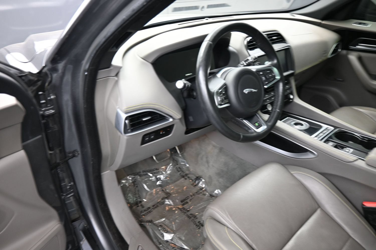 Used 2017 Jaguar F-PACE R-Sport AWD/4WD image 12