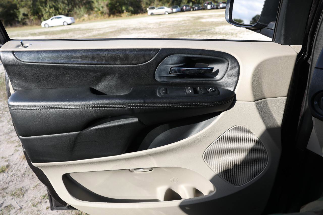Used 2015 Dodge Grand Caravan American Value Package image 36