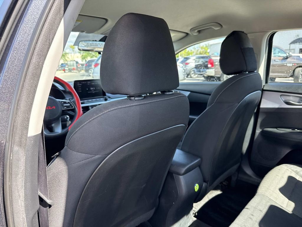 Used 2022 Kia Forte LXS image 5