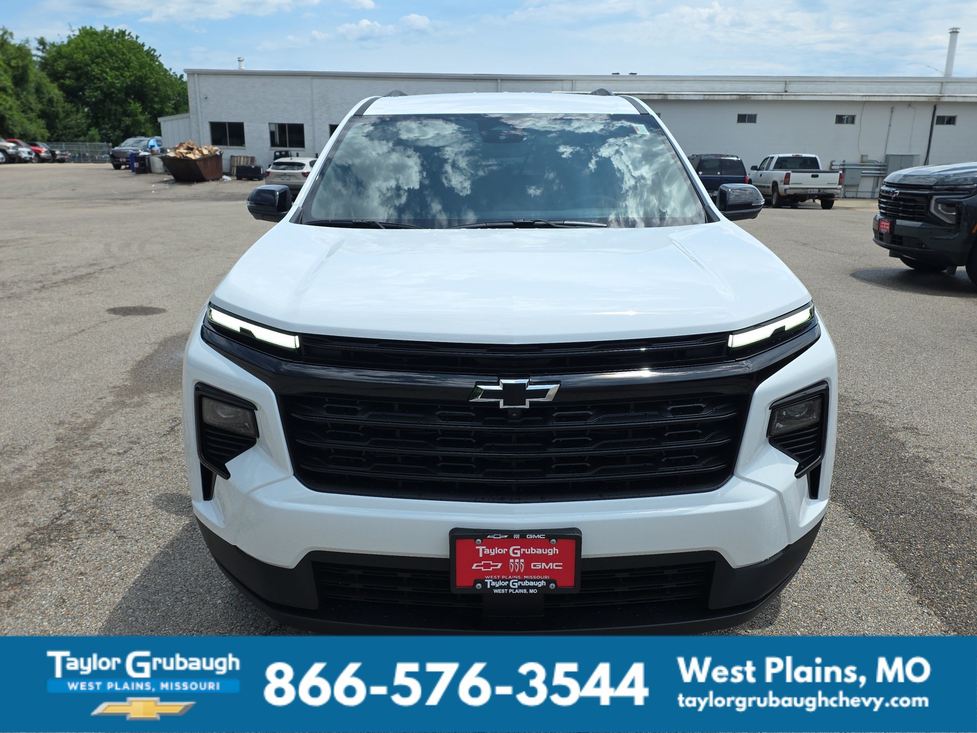 New 2026 Chevrolet Traverse LT w/ Midnight/Sport Edition FWD image 3