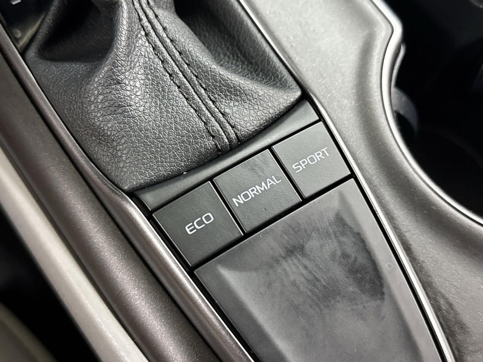 Used 2022 Toyota Camry SE image 34