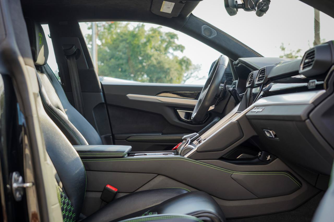 Used 2019 Lamborghini Urus AWD/4WD image 9