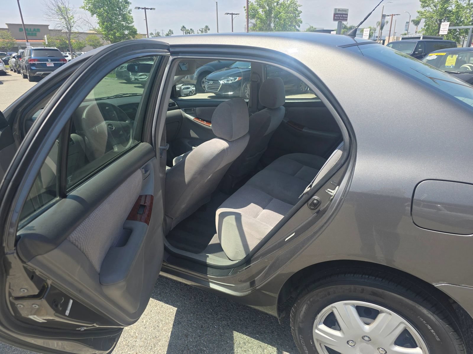 Used 2005 Toyota Corolla LE FWD image 11