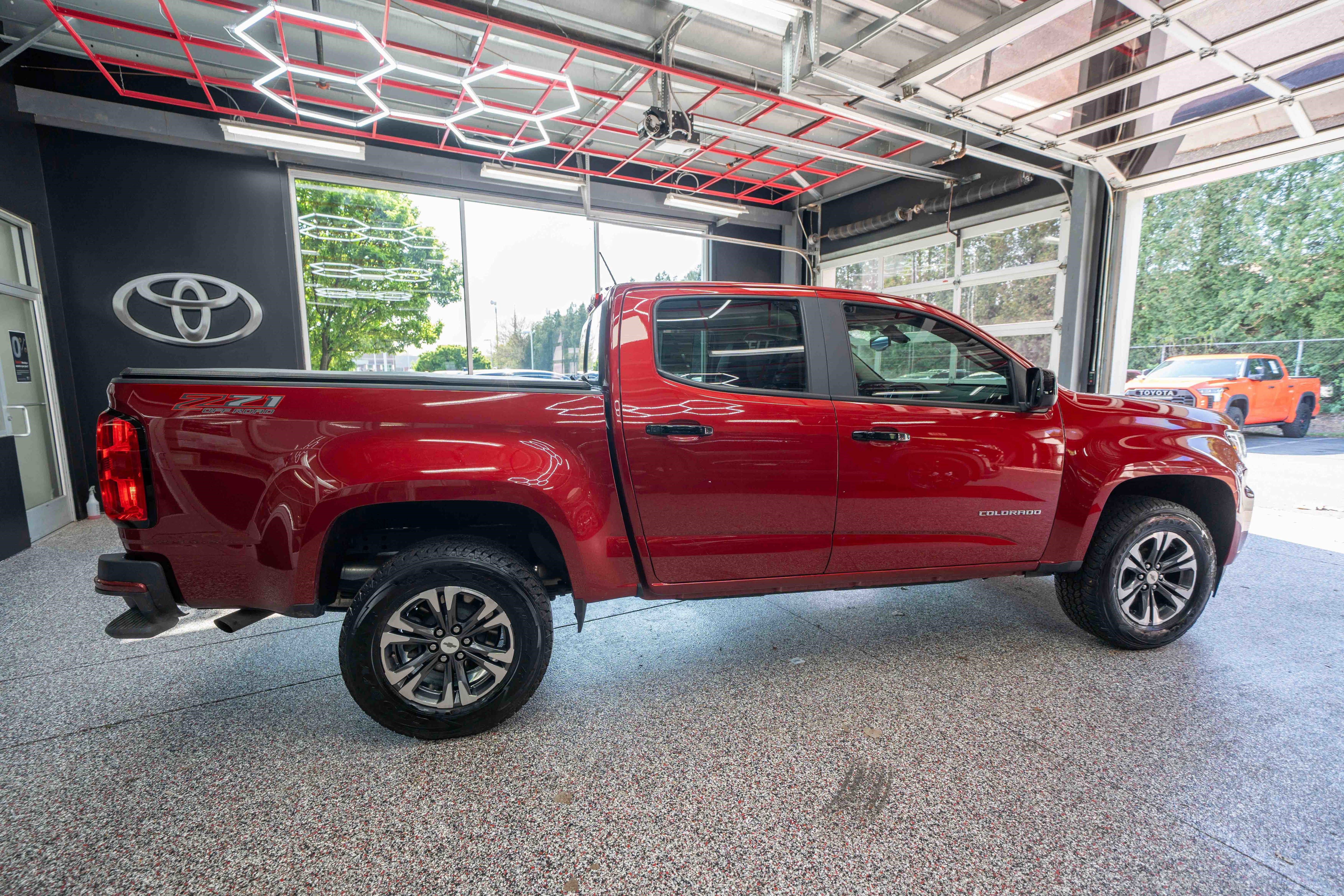 Used 2021 Chevrolet Colorado Z71 AWD/4WD image 4