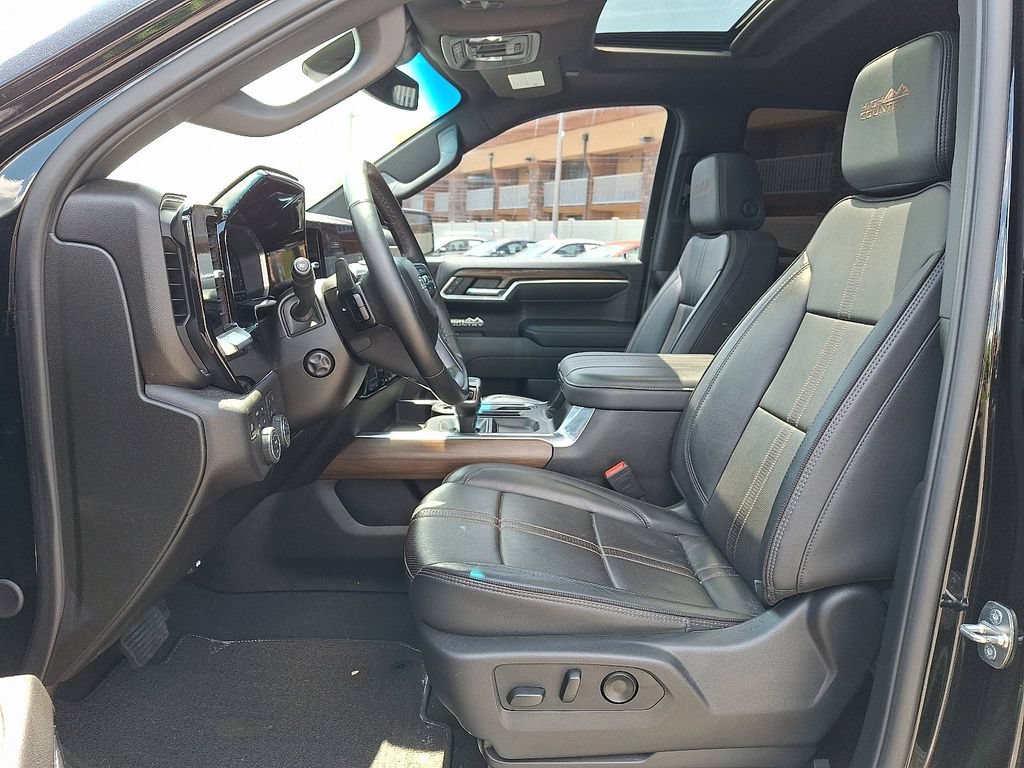 Used 2024 Chevrolet Silverado 1500 High Country w/ Midnight Edition AWD/4WD image 14