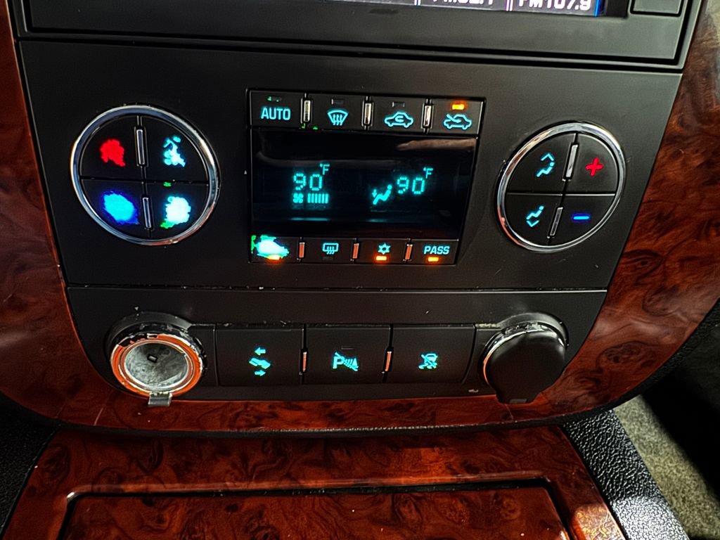 Used 2011 Chevrolet Avalanche LTZ image 35