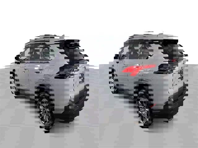 Used 2022 Toyota RAV4 XLE image 6