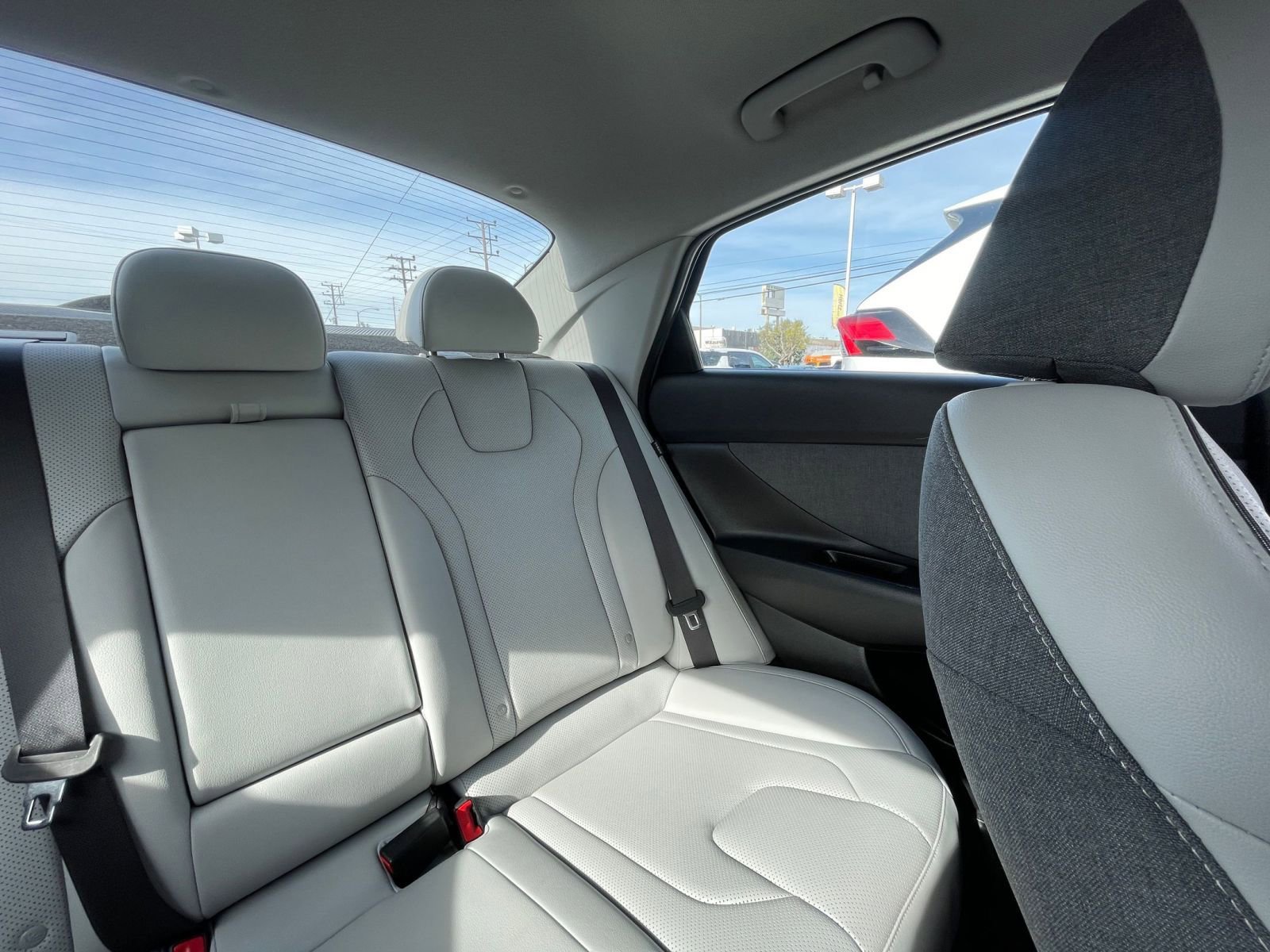 Used 2025 Hyundai Elantra Limited image 37