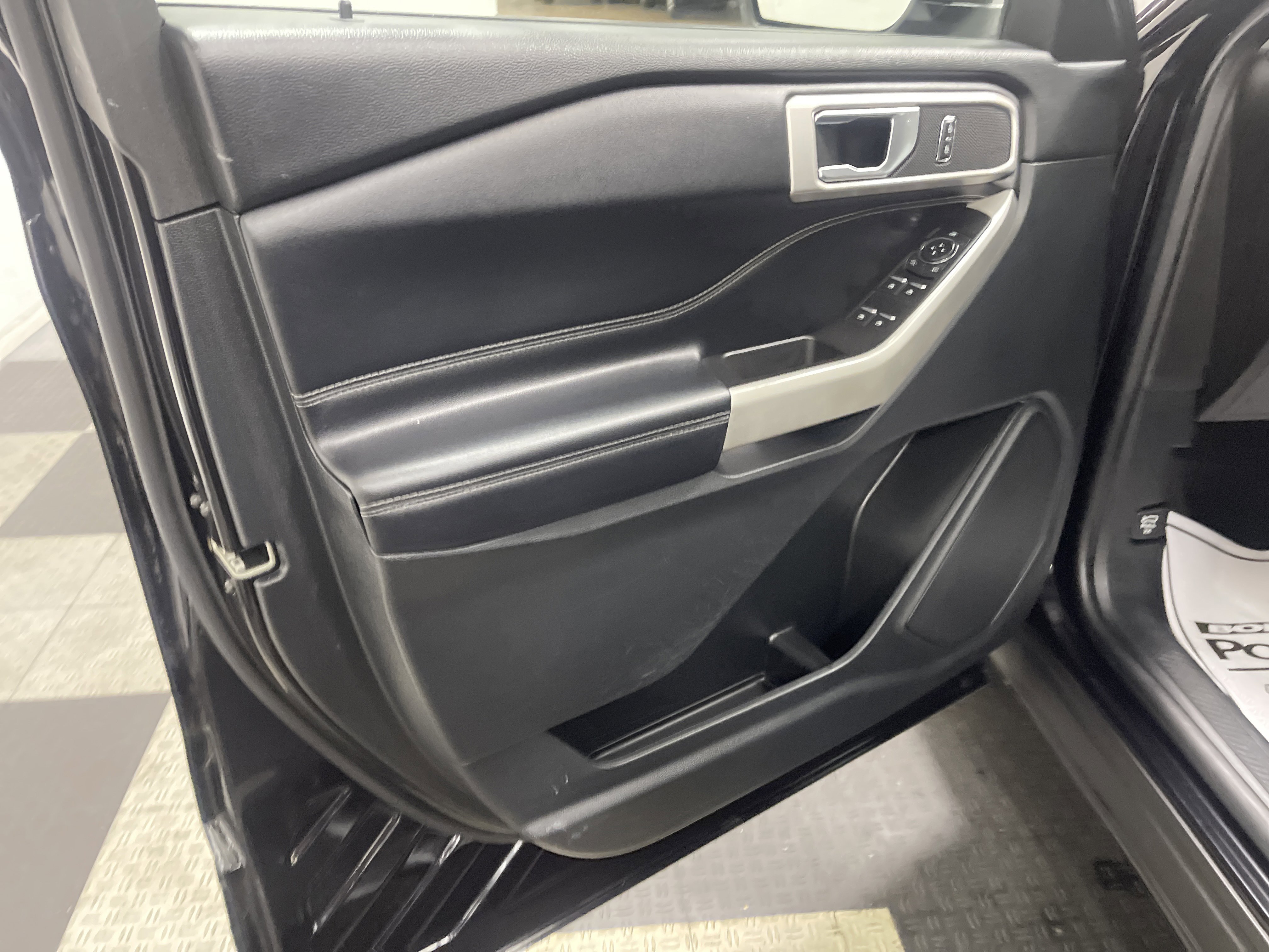 Used 2022 Ford Explorer XLT w/ Equipment Group 202A AWD/4WD image 10