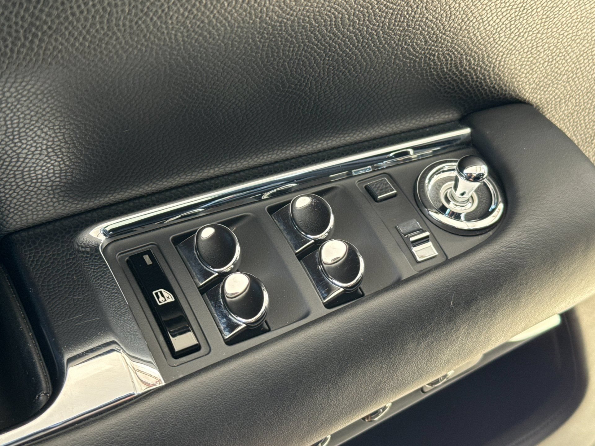 Certified 2014 Rolls-Royce Wraith RWD image 12