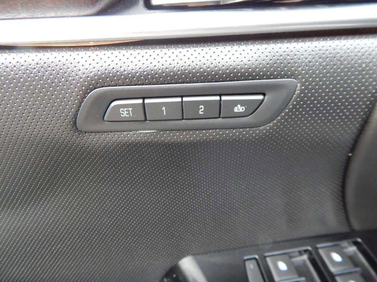 Used 2019 Cadillac XTS Luxury image 16