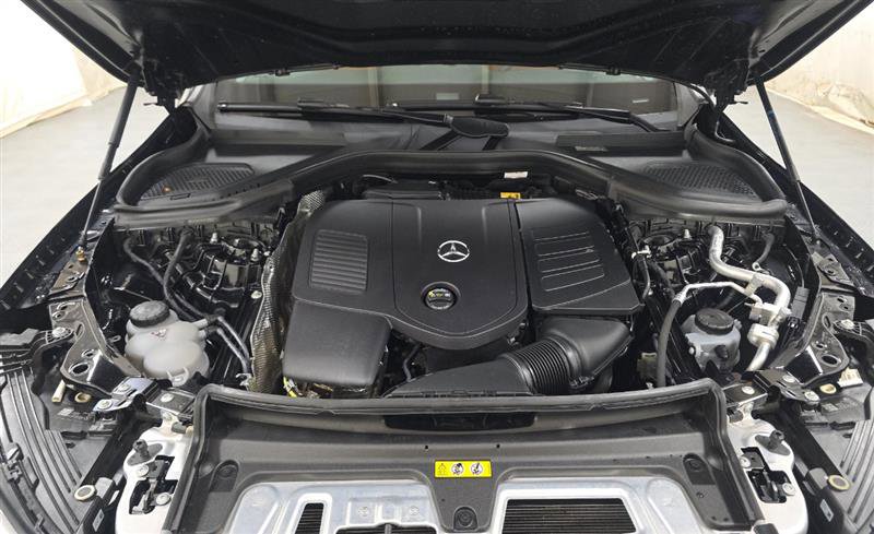 Used 2025 Mercedes-Benz GLC 300 4MATIC image 12