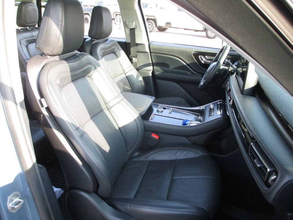 Used 2025 Lincoln Aviator Reserve w/ Jet Appearance Package image 24