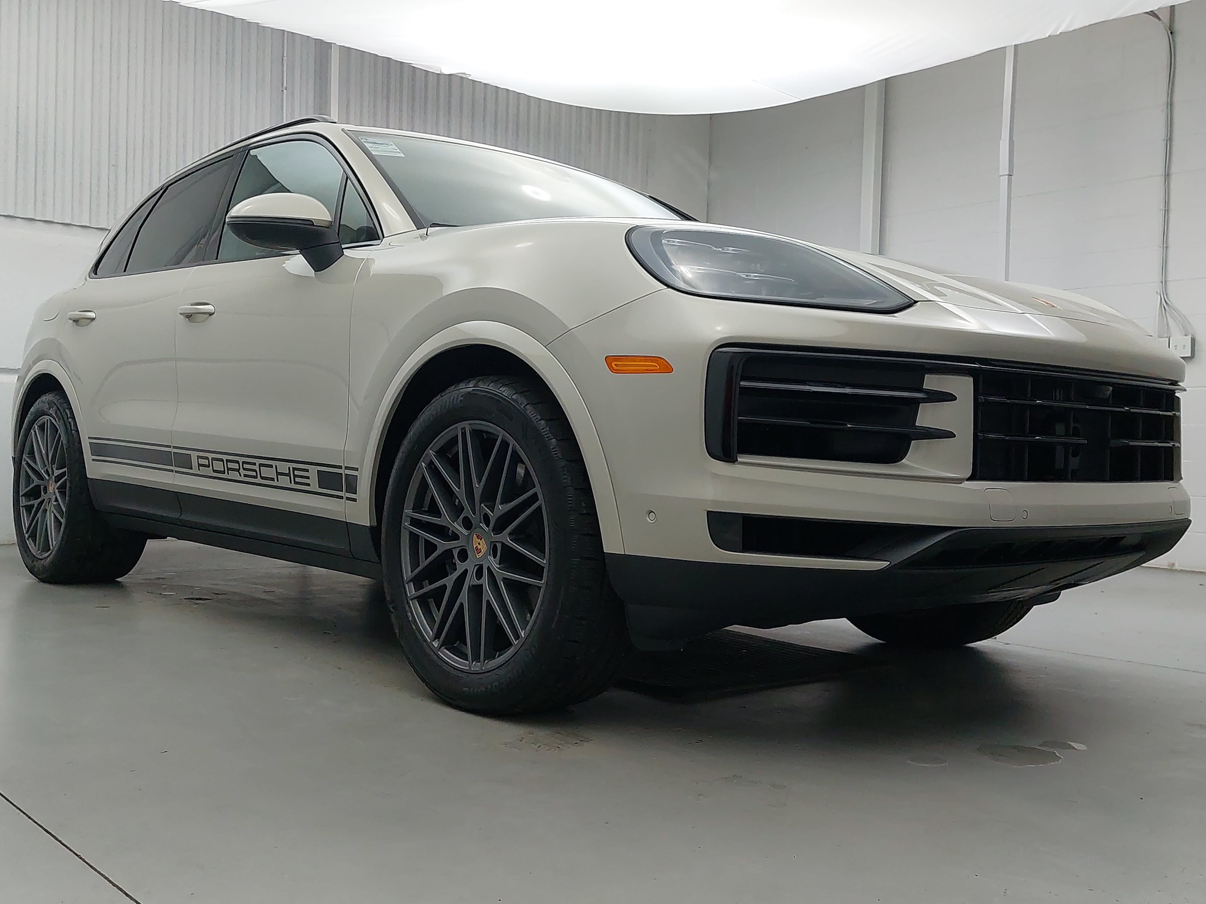 Certified 2026 Porsche Cayenne AWD/4WD image 9