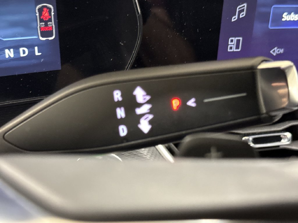 Used 2025 Chevrolet Equinox LT w/ Convenience Package II FWD image 18