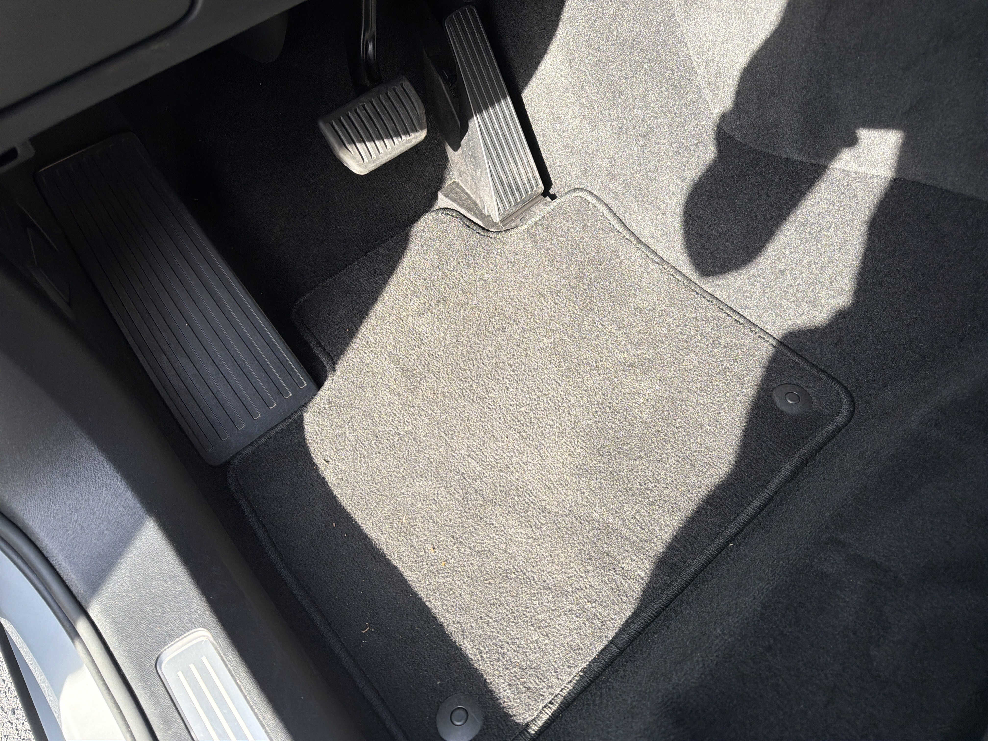 Certified 2025 Volvo XC90 B6 Plus image 17