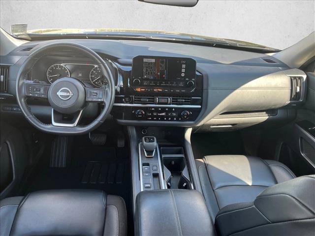 Used 2025 Nissan Pathfinder SL FWD image 17