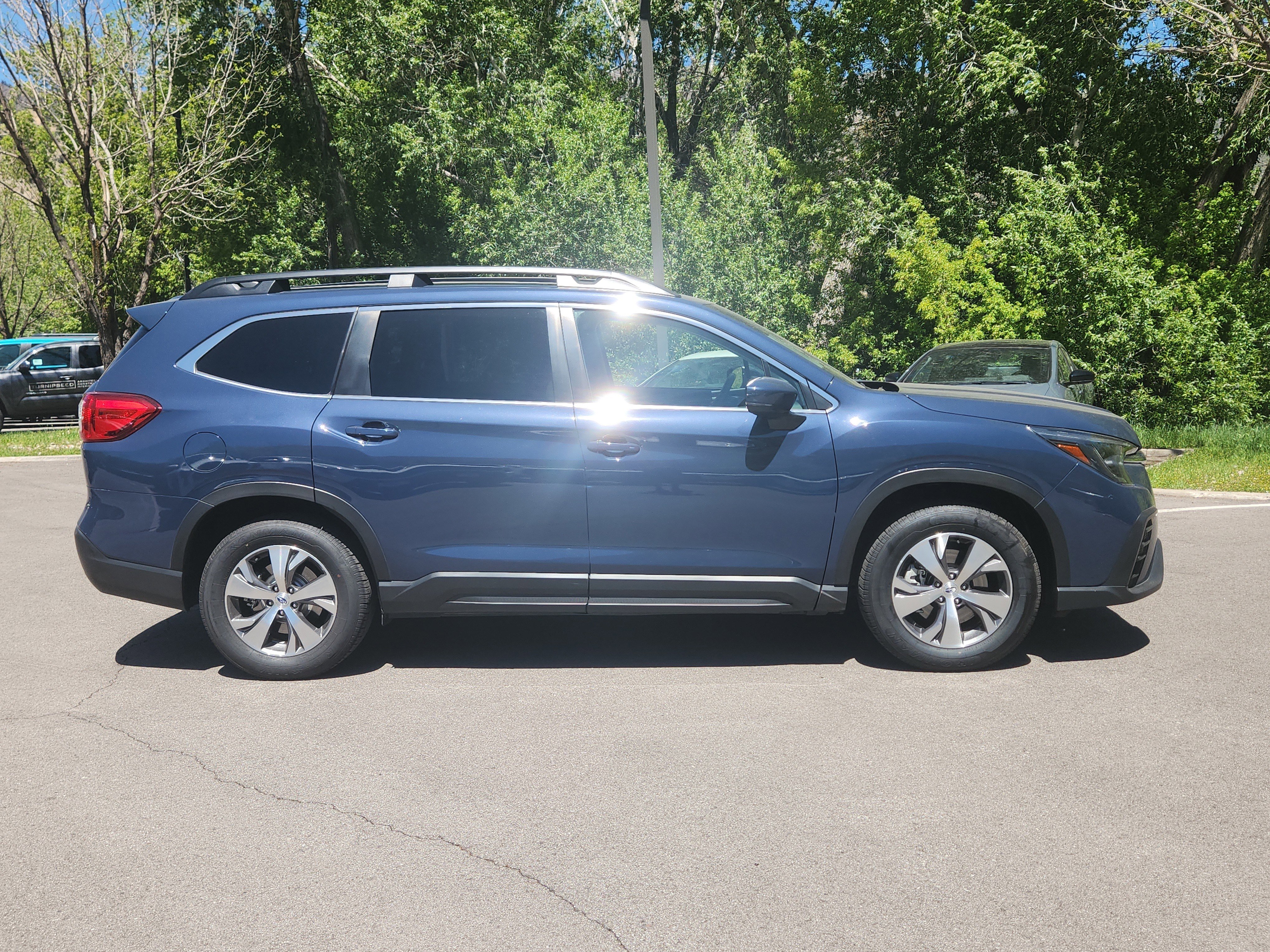Used 2024 Subaru Ascent Premium w/ Convenience Package AWD/4WD image 2