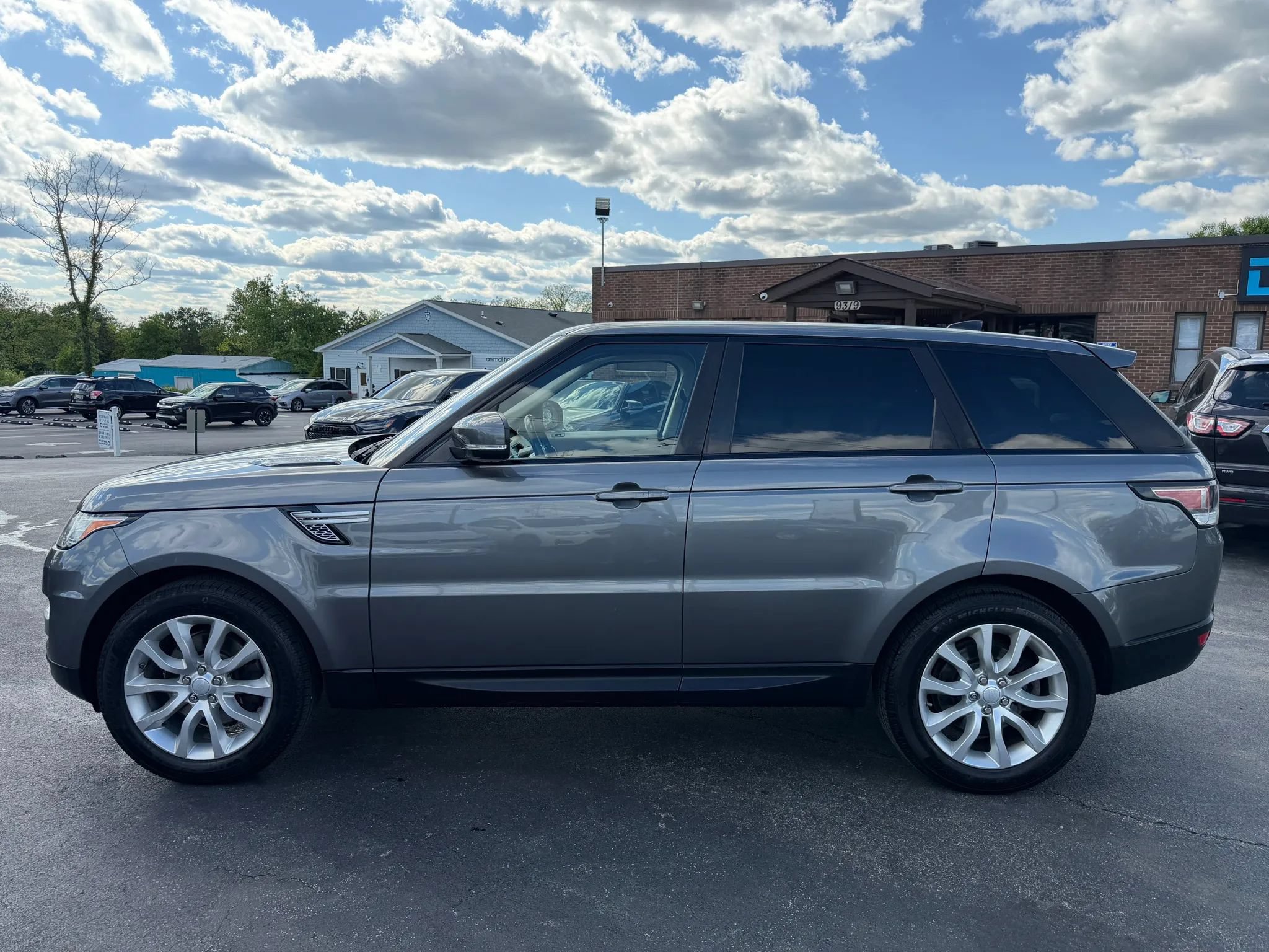 Used 2017 Land Rover Range Rover Sport HSE AWD/4WD image 6