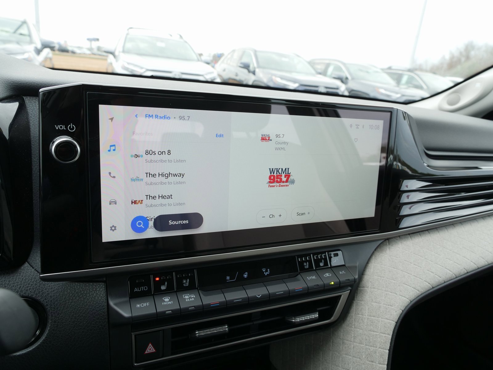 Used 2025 Toyota Camry XLE image 27