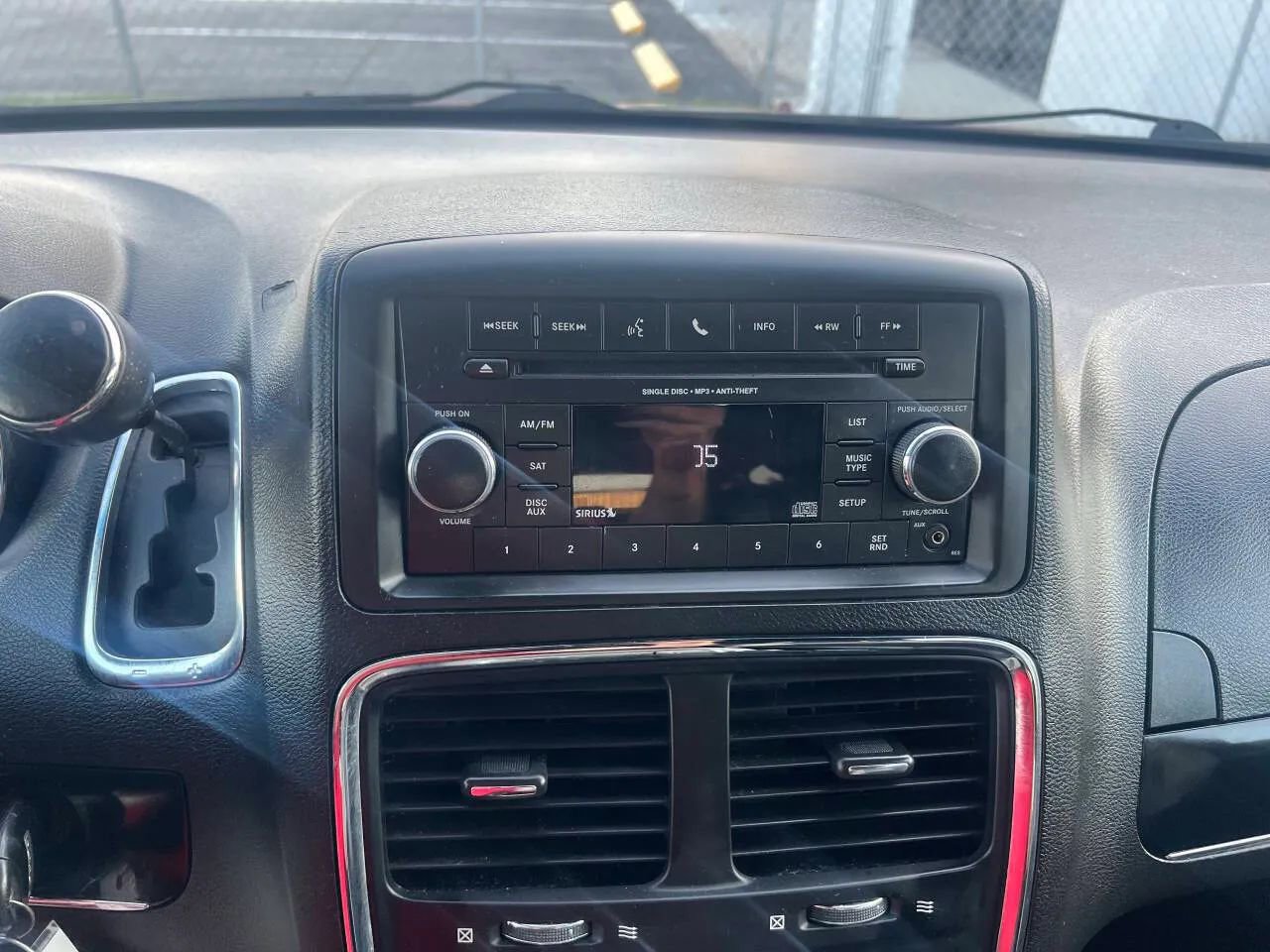Used 2017 Dodge Grand Caravan SXT FWD image 9