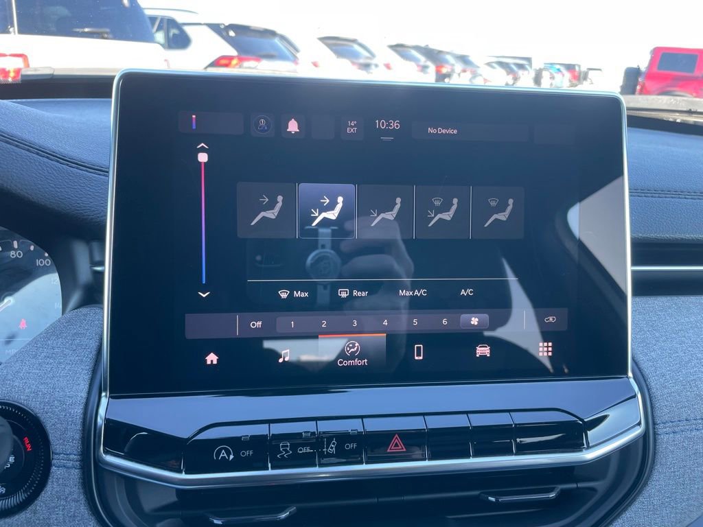 Used 2024 Jeep Compass Latitude image 16