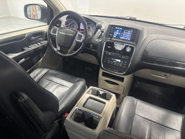Used 2013 Chrysler Town & Country Touring-L w/ Trailer Tow Group FWD image 22